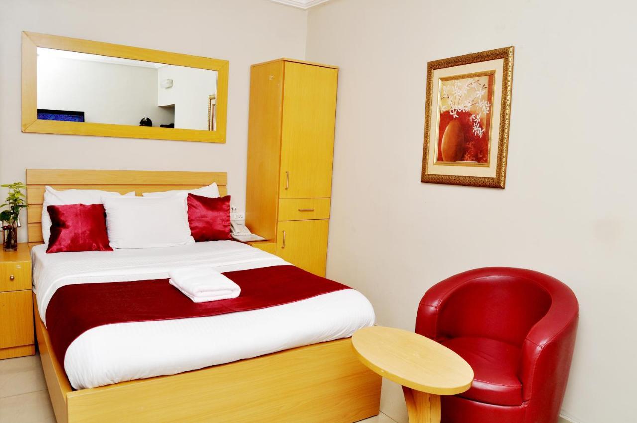 Primal Hotel Isaac John Gra Ikeja Exterior photo