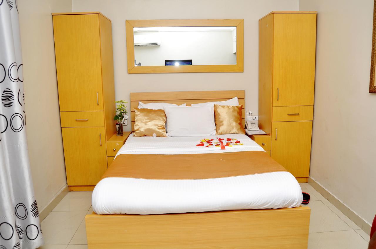 Primal Hotel Isaac John Gra Ikeja Exterior photo
